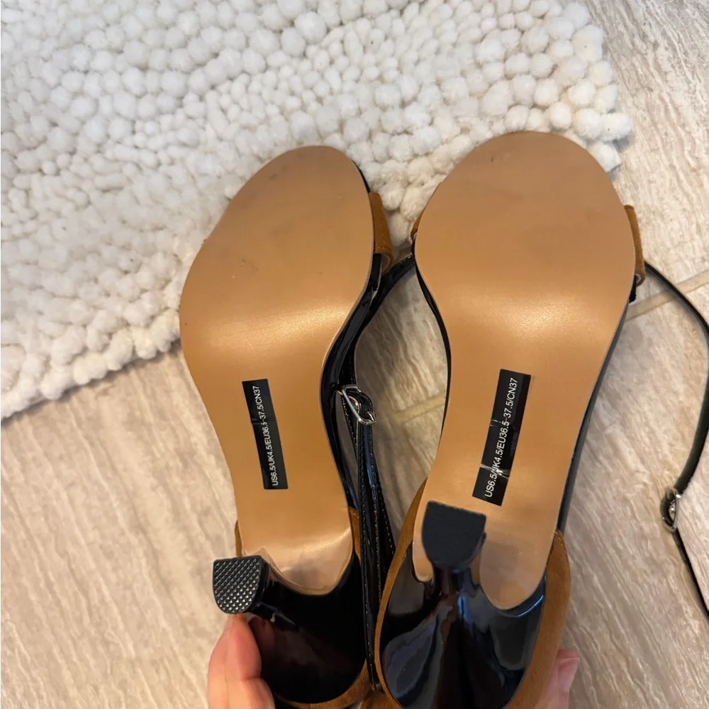Chic Black and Tan Women's Heels - Picture 4 of 4
